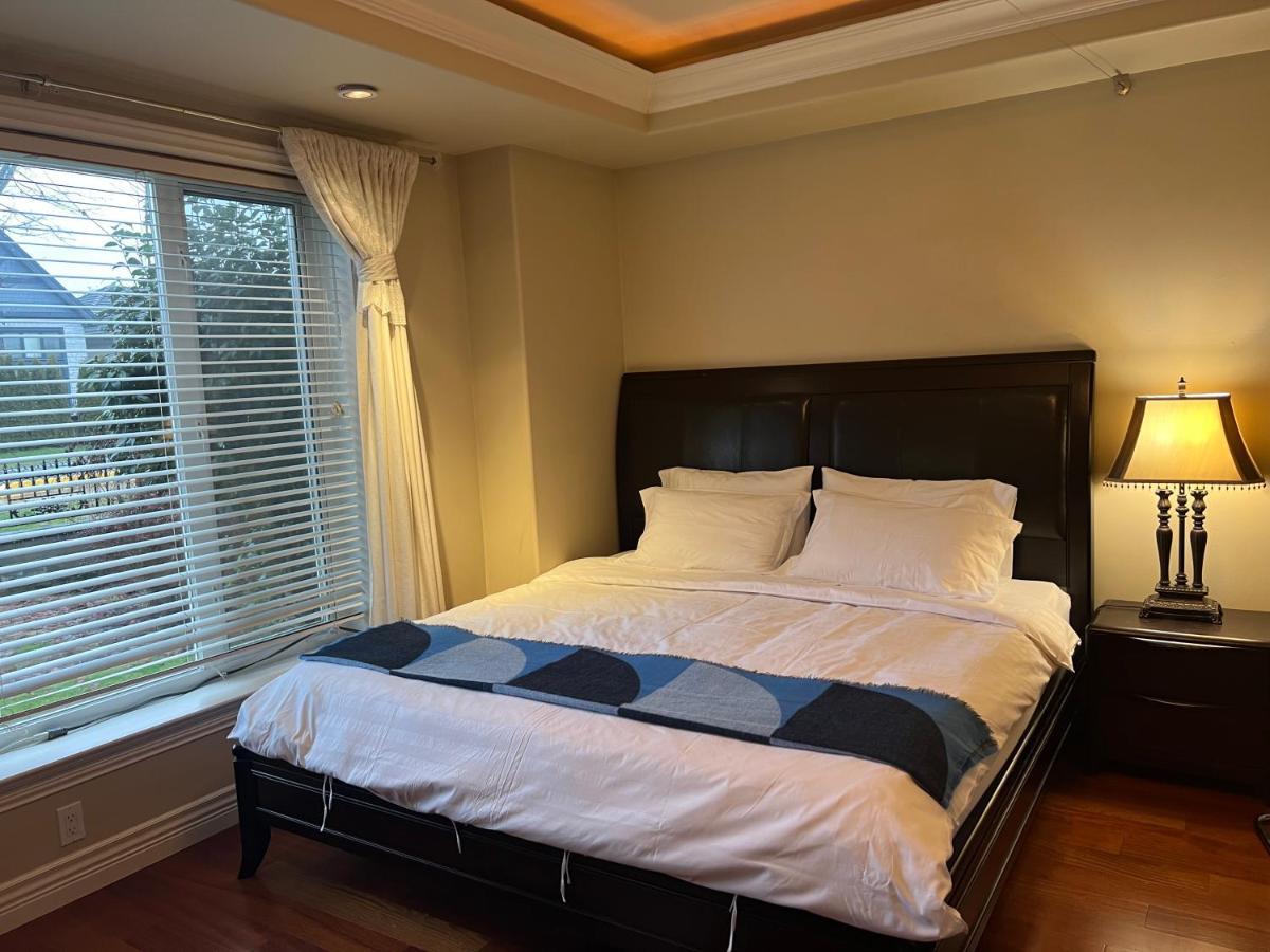 Lucky Suite, Two-Bedroom Suite With Independent Entrance In Richmond Close To Yvr Exterior foto